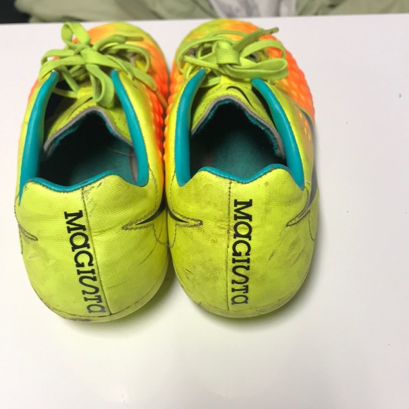 Nike soccer cleats - Picture 3 of 4